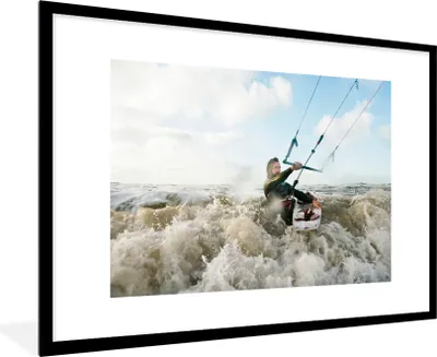 Produktbild von MuchoWow® Gerahmtes Poster Kitesurfer auf wildem Wasser 90x60 cm - Poster mit Schwarzem Bilderrahmen Wandposter Rahmen Foto Bilder - Wanddekoration - Fotos