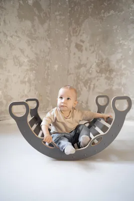 Produktbild von Kleine Montessori Bogenwippe Kletterbogen mit Handgriffen - grau