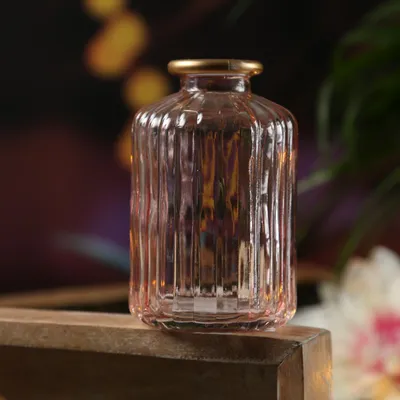 Produktbild von Mini Glasvase mit Rillen - Dekovase - Blumenvase - mit Goldrand - H: 10cm - rosa