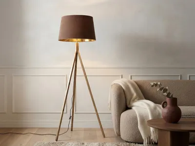 Produktbild von Stehlampe skandinavisch 157cm mit Holz Dreibein & Samt Lampenschirm Braun Gold