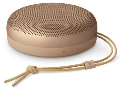 Produktbild von Bang & Olufsen Beosound A1 (3. Gen) Bluetooth Lautsprecher - Honey Tone