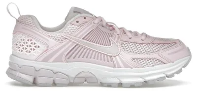 Image de Nike Vomero 5, couleur : rose perle, lilas délavé, blanc cassé, gris clair (modèle pour jeunes). Taille : 36 (Europe)