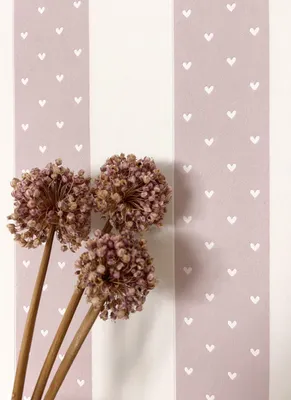 Produktbild von NEWROOM Tapete Rosé Vliestapete Streifen - Kindertapete Kinder Weiß Linien Herzen Jugendtapete Verspielt Babytapete