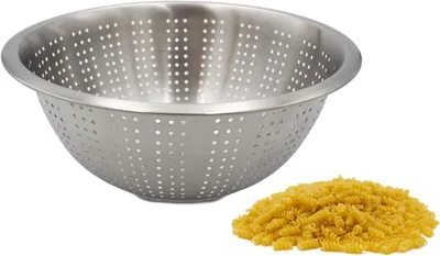 Zdjęcie produktu dla cedzak do makaronu ze stali nierdzewnej mucHome z uchwytem i podstawką, średnica 27,5 cm, można myć w zmywarce, durszlak, cedzak
