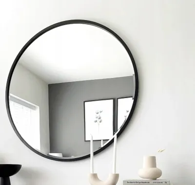Image de miroir rond de 60 cm dans un cadre noir
