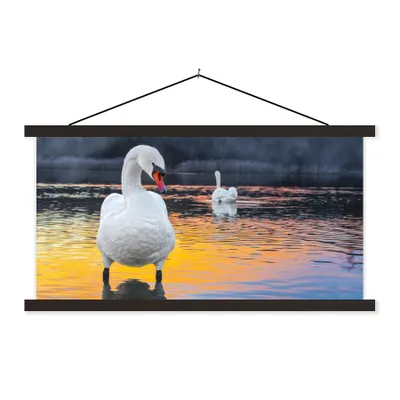 Produktbild von MuchoWow® Textilposter Schwan - Vogel - Sonnenuntergang - Wasser 120x60 cm mit schwarzem Rahmen - Dekoration Schlafzimmer