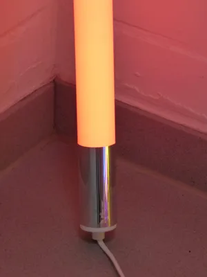 Produktbild von 5018 LED Leuchtstab matt 18 Watt rot Vision 123 cm IP-20 mit weißem Kabel