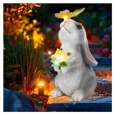 Produktbild von Solar Kaninchen Figuren für die Gartendekoration, Gartenstatuen mit Solarlicht, Osterhase mit Schmetterling und Blumen, Deko für Rasen und Balkon