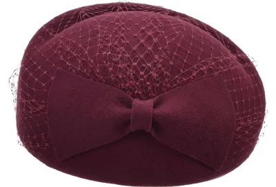 Imagen del producto de Casquillo de fieltro de lana Seeberger con velo y lazo, modelo 19506-1, color rojo, talla única