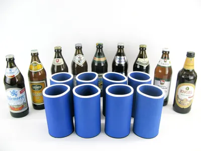 Produktbild von Set aus 8 Neopren-Kühlbehältern für 0,5-Liter-Bierflaschen, in Blau