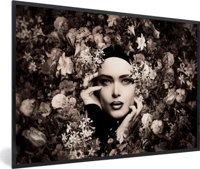 Produktbild von MuchoWow® Gerahmtes Poster Frau - Blumen - Botanisch - Natur 90x60 cm - Poster mit Schwarzem Bilderrahmen Wandposter Rahmen Foto Bilder - Fotorahmen - Foto-Plakat