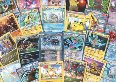 Produktbild von 100 englische Pokemon Karten inklusive Holo Karten