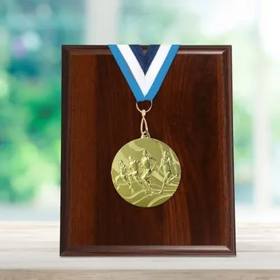 Produktbild von Medaillenhalter mit Elegantem Design zur Wanddekoration und Medaillenpräsentation für Fußballmedaillengewinner und Heim oder Bürodeko in Kaffee Farbe