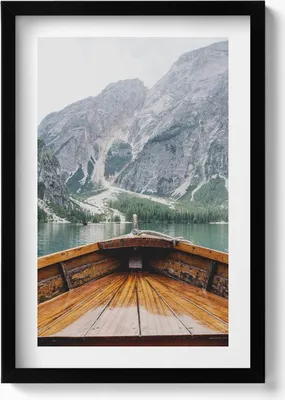 Produktbild von Blick von einem Boot auf einem Bergsee– Wandbild mit Rahmen – Gerahmtes Bild  – Wanddekoration – 40x60 cm –  Schwarz