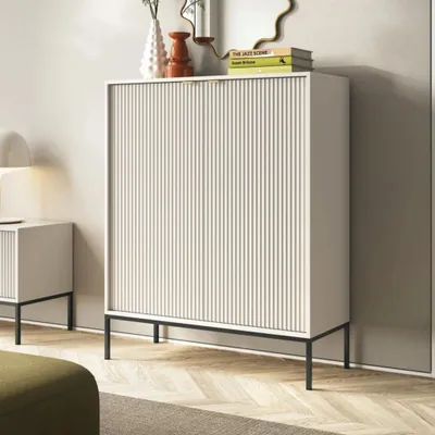 Produktbild von Highboard Kioto 104 cm Kaschmir Beige & Schwarz – Rillenfront, Goldene Griffe, 2 Türen, Soft-Close