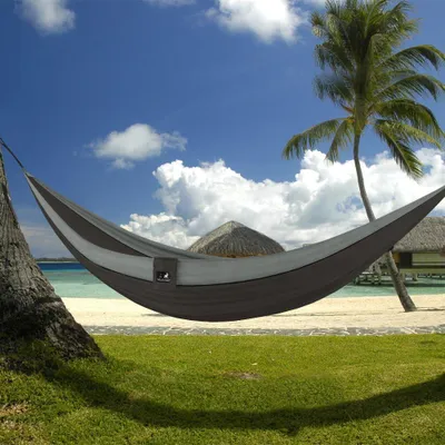 Produktbild von Ultraleichte Reise-Hängematte – 285 x 140 cm – für 1 Person – wasserdichtes Parachutennylon – inklusive Karabinerhaken