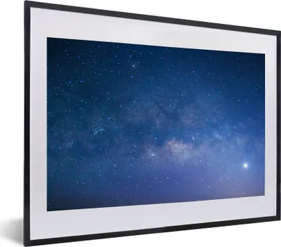 Produktbild von MuchoWow® MuchoWow® Gerahmtes Poster Blauer Himmel in der Nacht 40x30 cm - Poster mit zchwarzem Bilderrahmen - Bilderrahmen - Poster im Rahmen