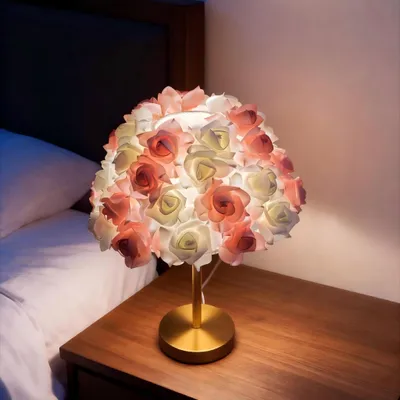Produktbild von Eleganter Rosenblüten-Tischlampen Weiß und Rosa, Passend mit Metallstützständer, Modernes Stoffdesign  Kreative Rosen-Tischlampe Kreative gemütliche