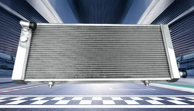 Productafbeelding van Aluminiumradiator, kernmaat H605mm x B265mm x D42mm, totale afmetingen H730mm x B300mm x D100mm, inlaatdiameter 35mm, uitlaatdiameter 35mm, 3-rijige configuratie