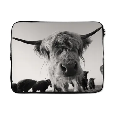 Produktbild von MuchoWow® Laptop Hülle 17 Zoll Laptoptasche Schottischer Highlander - Schwarz - Weiß - Tiere - Zipper - Schutzabdeckung