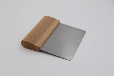 Produktbild von Teigkarte / Teigschaber mit Echtholzgriff und Edelstahlklinge - mittlere Größe