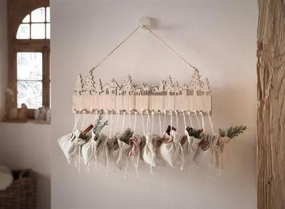 Image de Calendrier de l'Avent "Sachet" en bois avec 24 petits sacs à remplir, calendrier de Noël à suspendre