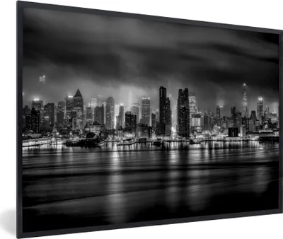 Produktbild von MuchoWow® MuchoWow® Gerahmtes Poster New York - Sturm - Schwarz - Weiß 60x40 cm - Poster mit zchwarzem Bilderrahmen - Printing - Wanddeko Schlafzimmer