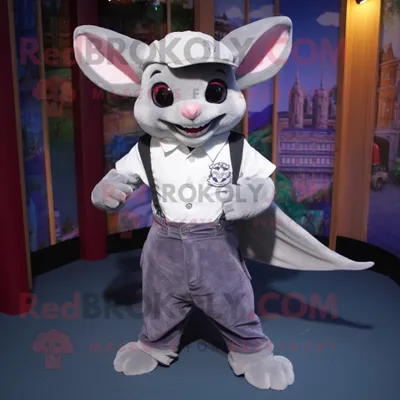 Imagen del producto de Personaje REDBROKOLY de traje de mascota Silver Bat vestido con una camiseta henley y pañuelos de bolsillo