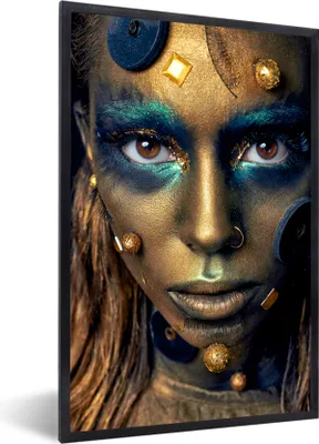 Produktbild von MuchoWow® MuchoWow® Gerahmtes Poster Frau - Gold - Blau 60x90 cm - Poster mit zchwarzem Bilderrahmen - Kunst