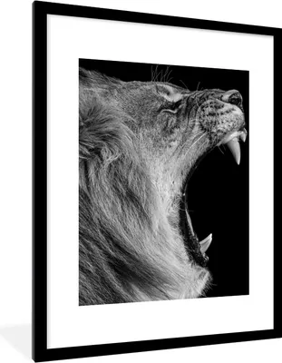 Produktbild von MuchoWow® Gerahmtes Poster Tiere - Löwe - Schwarz - Weiß - Porträt 60x80 cm - Poster mit Schwarzem Bilderrahmen Wandposter Rahmen Foto Bilder - Wohnzimmer - Dekorationen - Prämie