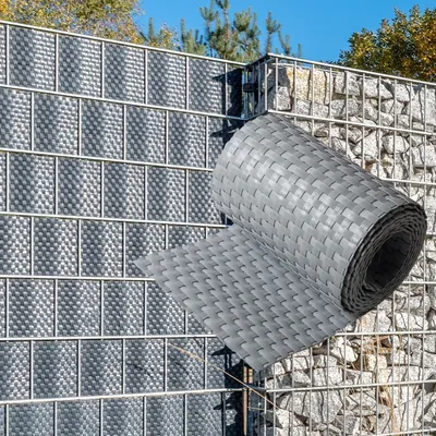 Produktbild von NYVI Polyrattan Sichtschutzstreifen Privafence Hellgrau 255 x 19 cm 6 Rollen (15,3 Meter) - SPARSETS - Sichtschutz für Doppelstabmatten Zaun - Premium Zaunsichtschutz