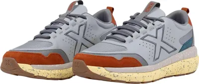 Productafbeelding van Sneakers van het merk Munich, model 4175027, in de kleur grijs, maat 40