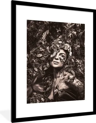 Produktbild von MuchoWow® Gerahmtes Poster Frau - Pflanzen - Schmetterling 60x80 cm - Poster mit Schwarzem Bilderrahmen Wandposter Rahmen Foto Bilder - Wohnzimmer - Dekorationen - Prämie