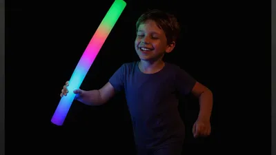 Produktbild von LED Leuchtstäbe Leuchtschwert Schaumstoff Stab 10er Set Party Kinder 47x3,5 cm Batterien inklusive