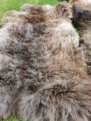 Produktbild von Seltene Premium Felle in Naturbraun und Graumeliert.Größe:80cm - 90cm