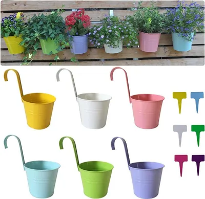 Produktbild von Famanu Hängeblumentöpfe für den Außenbereich - bunte Metallblumentöpfe - abnehmbarer Haken - 16 x 12 x 26 cm - Set von 6