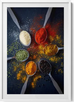 Produktbild von Löffel mit bunten Gewürzen für die Küche– Wandbild mit Rahmen – Gerahmtes Bild  – Wanddekoration – 70x100 cm –  Weiß Rahmen