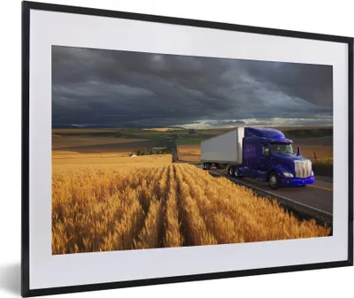 Produktbild von MuchoWow® MuchoWow® Gerahmtes Poster Lila LKW zwischen den Feldern 60x40 cm - Poster mit zchwarzem Bilderrahmen - Schlafzimmer - Plakat in Rahmen - Drucken