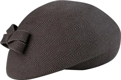 Fiebig schicker asymmetrischer Pillbox-Filzhut mit Schleife in