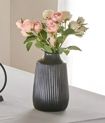 Image de Vase décoratif "Black" en porcelaine noire mate avec structure cannelée, vase pour fleurs, vase décoratif