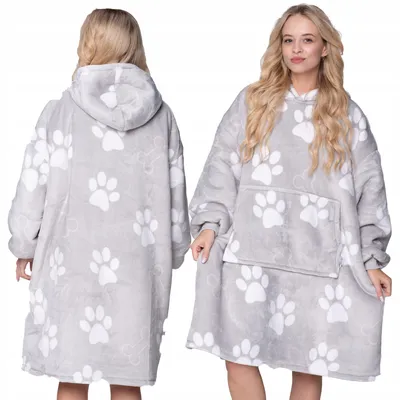 Produktbild von Oversize Deckenpullover XXL - Kuscheldecke mit Ärmeln - Fleece Pfoten Pfotenmuster