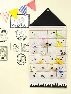Immagine prodotto di Calendario dell'Avvento da riempire Calendario di Natale riempibile, calendario di Natale in tessuto per appendere gli ornamenti natalizi, 24 sacchetti, 80% poliestere