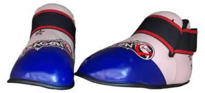 Produktbild von Dragondo 30240-P Fußschutz für Kickboxen & Kampfsport – Trainings-Fußschützer mit Schlagdämpfung, Blau/Rot (Blau, M)