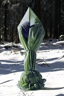 Produktbild von Winterschutz Pflanzen 250cm Pyramidenform mit Reissverschluss und Schnur