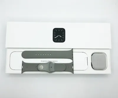 Produktbild von Apple Watch Series 5, OLED, Touchscreen, 32 GB, WLAN, GPS, 36,7 g