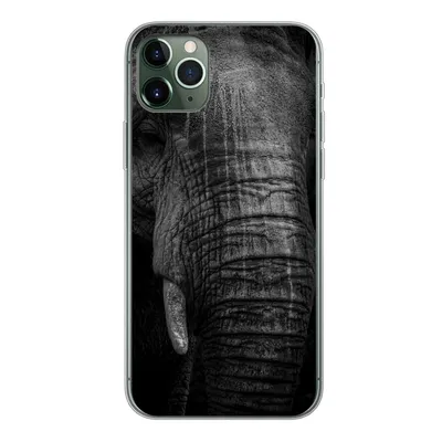 Produktbild von MuchoWow® Handyhülle Schutzhülle Hülle für iPhone 11 Pro Max Elefant auf schwarzem Hintergrund in schwarz und weiß Silikon Softcase Handy Hülle - Schutz