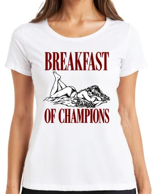 Immagine prodotto di T-shirt da donna, colore bianco, taglia XL, con la scritta "Breakfast Of Champions" e un'immagine di una donna in bikini, adatta a un pubblico adulto