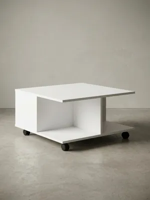 Weißer Couchtisch 70x70 cm auf Rollen mit Schubladen und Fächern, freigestellt auf weißem Hintergrund in klarer Frontansicht._#sku_SAFWL6.066#