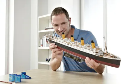 Produktbild von Revell Geschenkset "100 Jahre Titanic" - Schiff-Modellbausatz; 5715