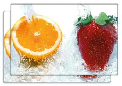 Produktbild von Wallario Frühstücksbrettchen 2er Set aus Glas, je 20 x 30 cm, mit rutschfesten Füßen, Motiv Frische Früchte übergossen mit Wasser I